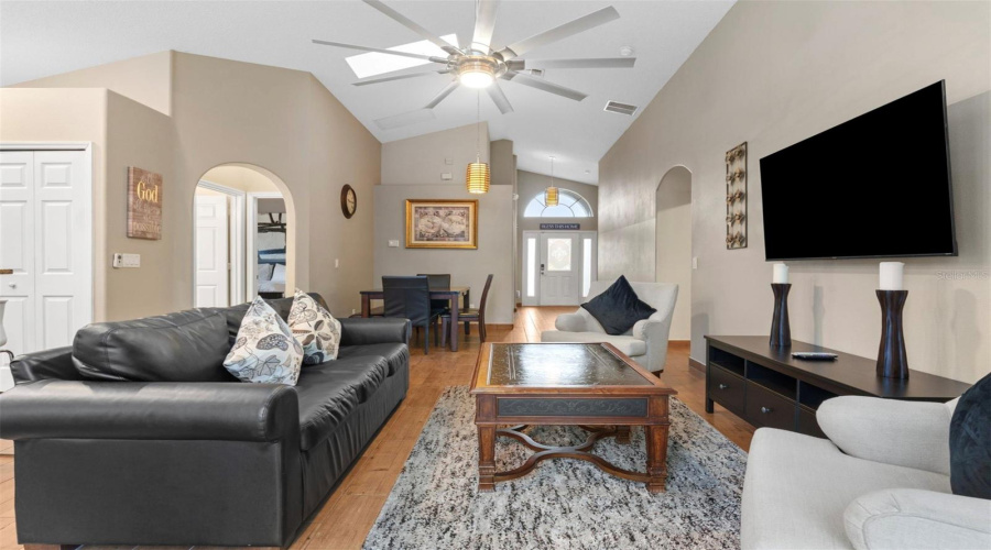 KISSIMMEE, Florida 34747, 4 Bedrooms Bedrooms, ,3 BathroomsBathrooms,Residential,For Sale,POMO,MFRO6318686