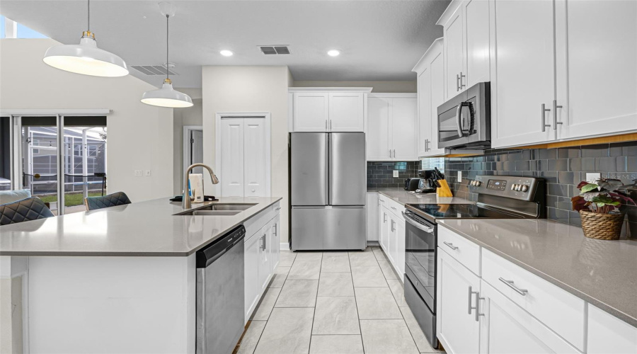 DAVENPORT, Florida 33896, 5 Bedrooms Bedrooms, ,5 BathroomsBathrooms,Residential,For Sale,DROP SHOT,MFRS5128828