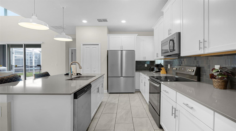 DAVENPORT, Florida 33896, 5 Bedrooms Bedrooms, ,5 BathroomsBathrooms,Residential,For Sale,DROP SHOT,MFRS5128828