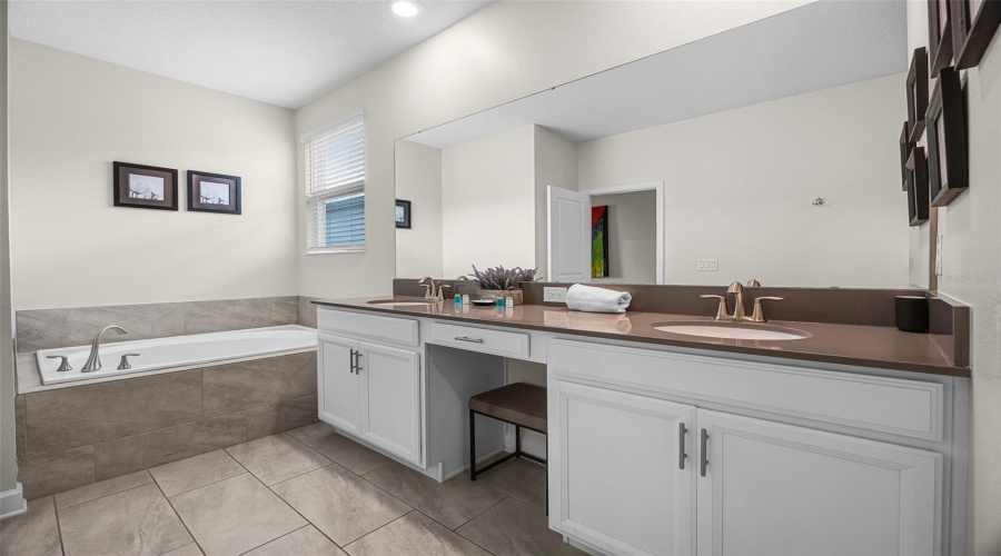 DAVENPORT, Florida 33896, 5 Bedrooms Bedrooms, ,5 BathroomsBathrooms,Residential,For Sale,DROP SHOT,MFRS5128828