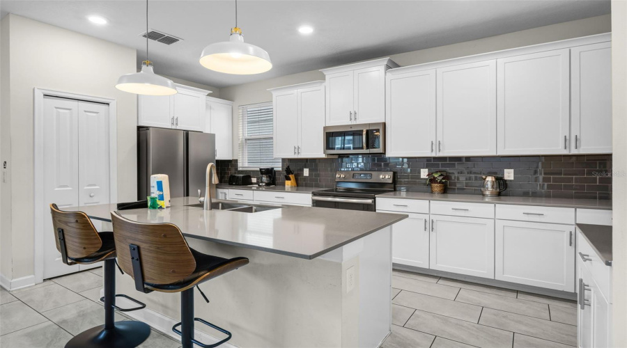 DAVENPORT, Florida 33896, 5 Bedrooms Bedrooms, ,5 BathroomsBathrooms,Residential,For Sale,DROP SHOT,MFRS5128828