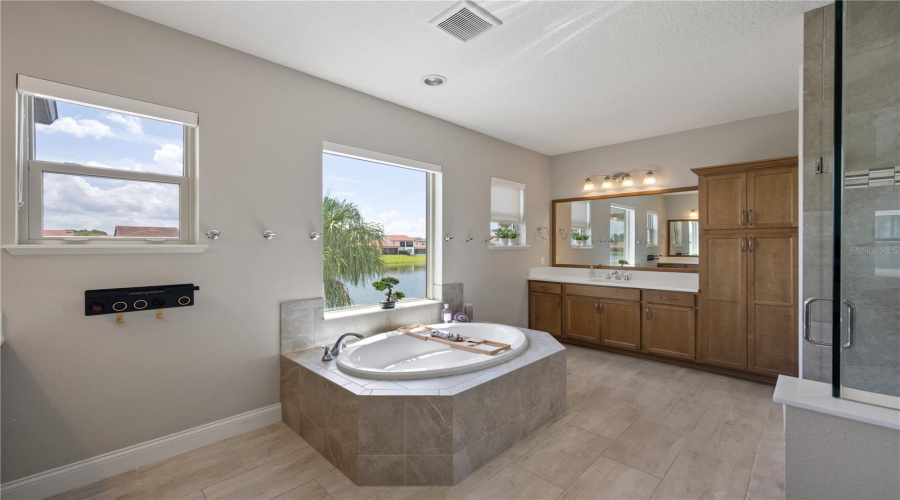 ORLANDO, Florida 32836, 5 Bedrooms Bedrooms, ,4 BathroomsBathrooms,Residential,For Sale,ROYAL CYPRESS,MFRO6310355