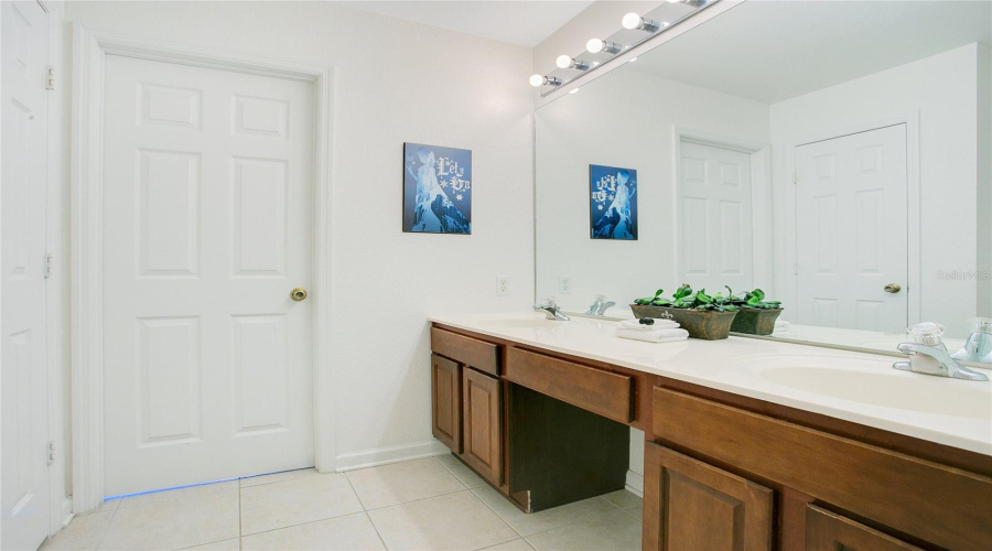 KISSIMMEE, Florida 34747, 6 Bedrooms Bedrooms, ,4 BathroomsBathrooms,Residential,For Sale,MANESTY,MFRO6318132