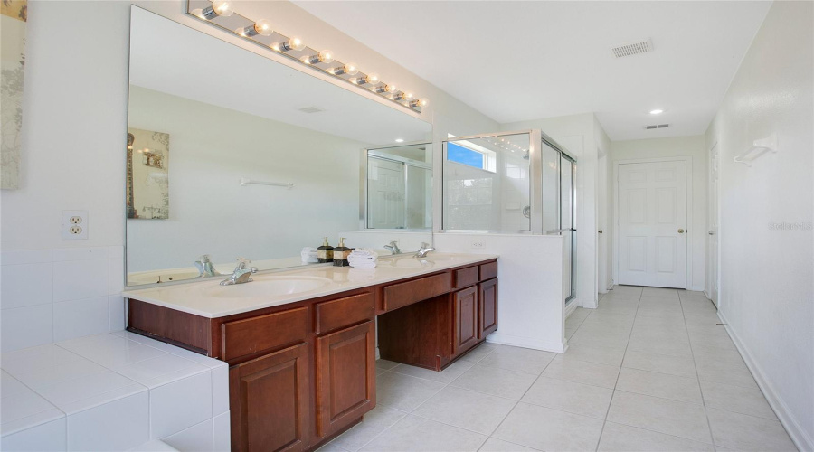 KISSIMMEE, Florida 34747, 6 Bedrooms Bedrooms, ,4 BathroomsBathrooms,Residential,For Sale,MANESTY,MFRO6318132