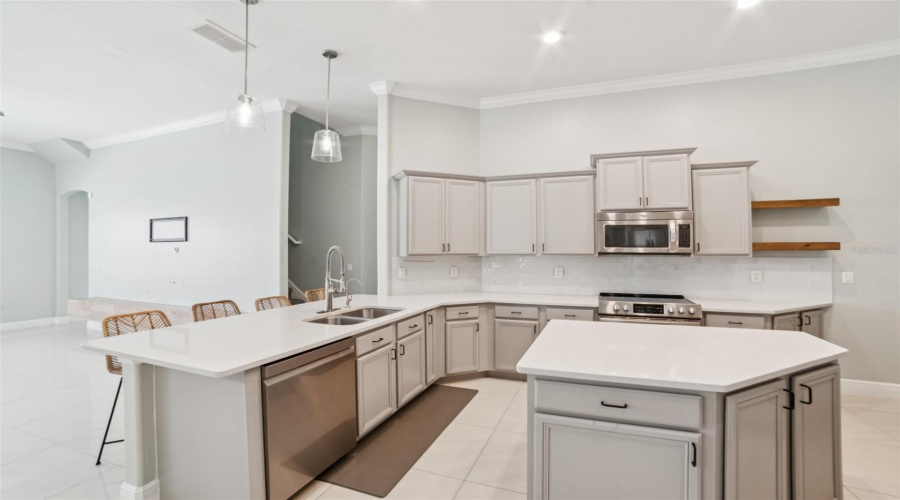 KISSIMMEE, Florida 34746, 5 Bedrooms Bedrooms, ,4 BathroomsBathrooms,Residential,For Sale,EAGLE ISLE,MFRO6319108