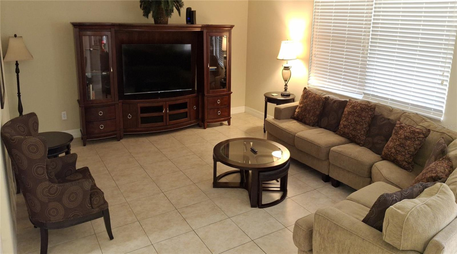 DAVENPORT, Florida 33896, 5 Bedrooms Bedrooms, ,4 BathroomsBathrooms,Residential,For Sale,SUFFOLK,MFRO6318750