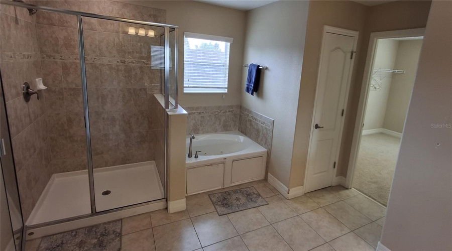 DAVENPORT, Florida 33896, 5 Bedrooms Bedrooms, ,4 BathroomsBathrooms,Residential,For Sale,SUFFOLK,MFRO6318750