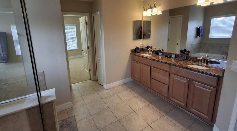 DAVENPORT, Florida 33896, 5 Bedrooms Bedrooms, ,4 BathroomsBathrooms,Residential,For Sale,SUFFOLK,MFRO6318750