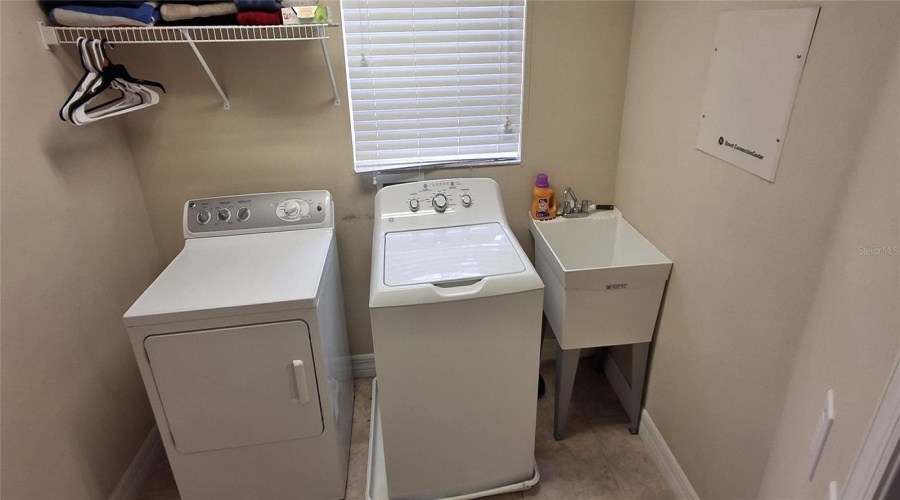 DAVENPORT, Florida 33896, 5 Bedrooms Bedrooms, ,4 BathroomsBathrooms,Residential,For Sale,SUFFOLK,MFRO6318750