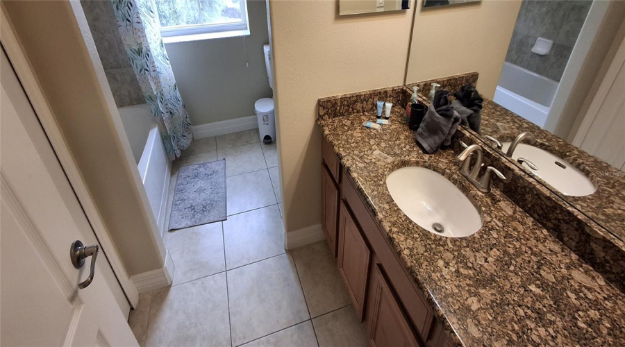 DAVENPORT, Florida 33896, 5 Bedrooms Bedrooms, ,4 BathroomsBathrooms,Residential,For Sale,SUFFOLK,MFRO6318750