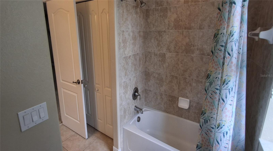 DAVENPORT, Florida 33896, 5 Bedrooms Bedrooms, ,4 BathroomsBathrooms,Residential,For Sale,SUFFOLK,MFRO6318750