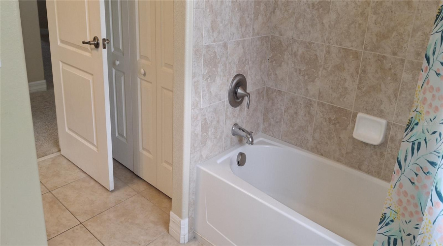 DAVENPORT, Florida 33896, 5 Bedrooms Bedrooms, ,4 BathroomsBathrooms,Residential,For Sale,SUFFOLK,MFRO6318750