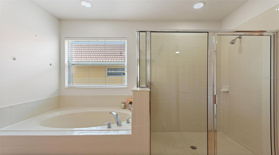 DAVENPORT, Florida 33837, 5 Bedrooms Bedrooms, ,4 BathroomsBathrooms,Residential,For Sale,MIRO,0,MFRO6319184