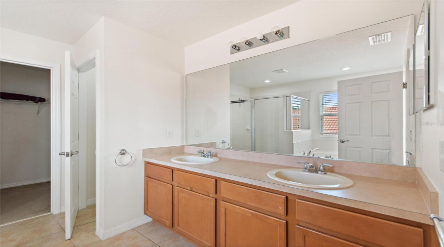 DAVENPORT, Florida 33837, 5 Bedrooms Bedrooms, ,4 BathroomsBathrooms,Residential,For Sale,MIRO,0,MFRO6319184