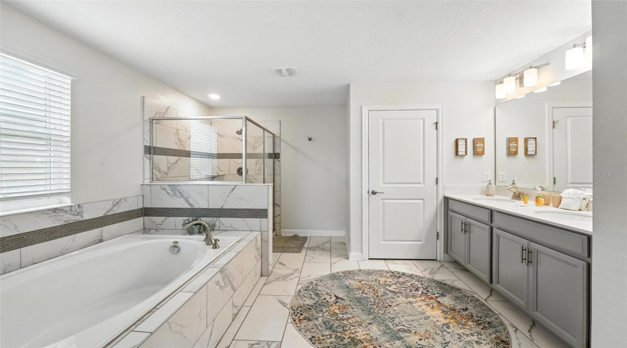 DAVENPORT, Florida 33896, 6 Bedrooms Bedrooms, ,6 BathroomsBathrooms,Residential,For Sale,OCEAN COURSE,0,MFRO6319216
