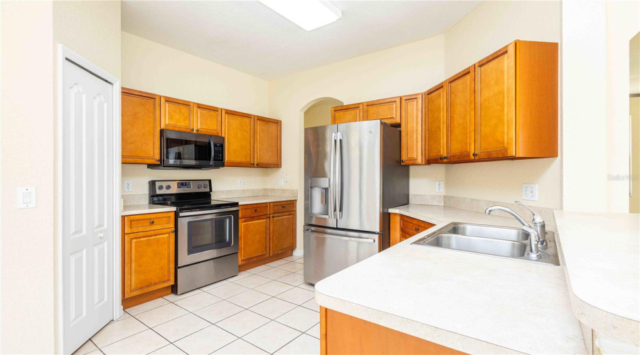 DAVENPORT, Florida 33897, 5 Bedrooms Bedrooms, ,3 BathroomsBathrooms,Residential,For Sale,BLACKHEATH,MFRO6300809