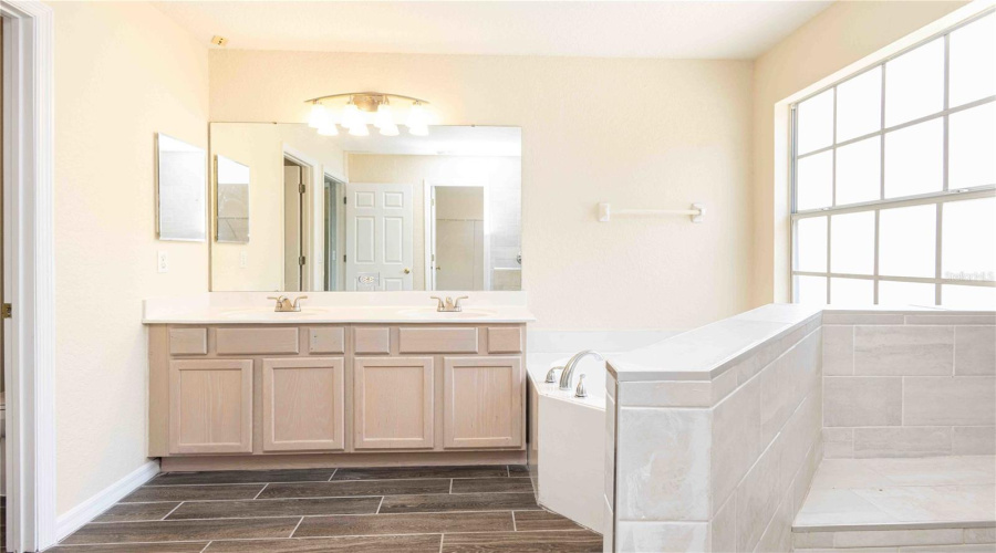 DAVENPORT, Florida 33897, 5 Bedrooms Bedrooms, ,3 BathroomsBathrooms,Residential,For Sale,BLACKHEATH,MFRO6300809