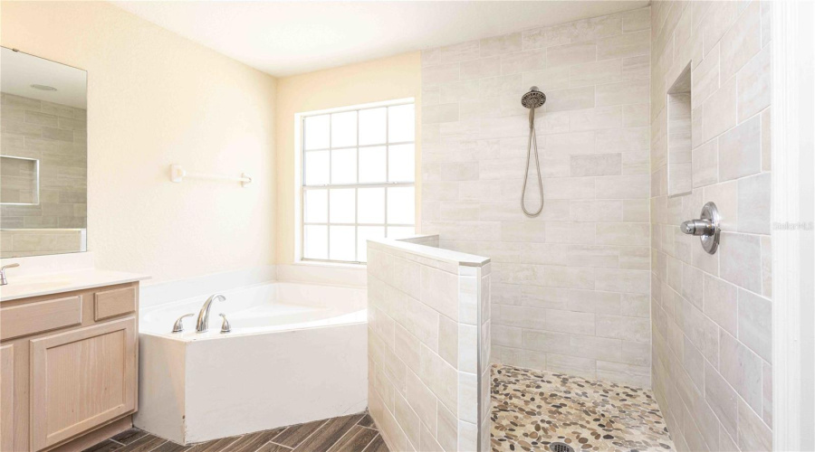 DAVENPORT, Florida 33897, 5 Bedrooms Bedrooms, ,3 BathroomsBathrooms,Residential,For Sale,BLACKHEATH,MFRO6300809