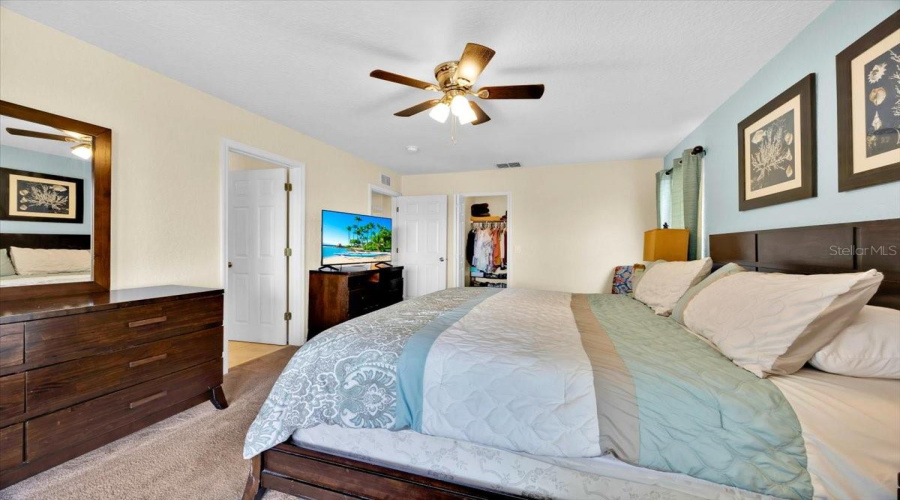 Primary suite w/balcony