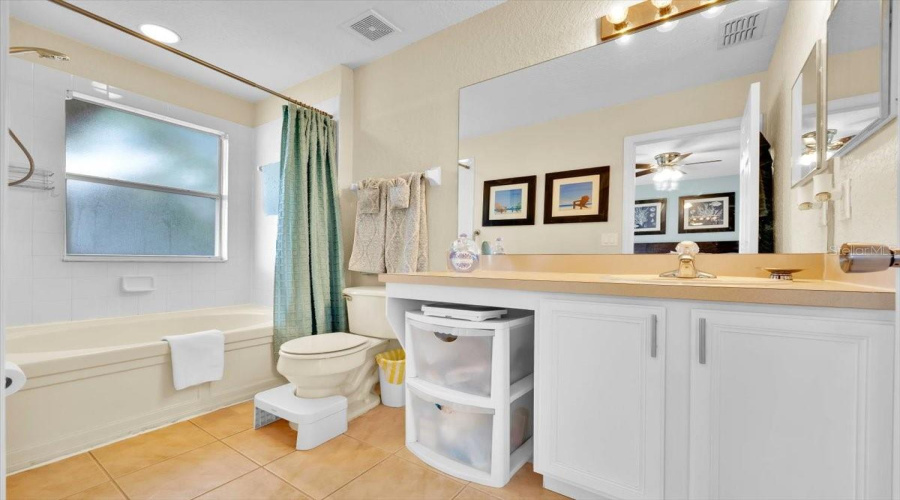 Primary suite en suite bath