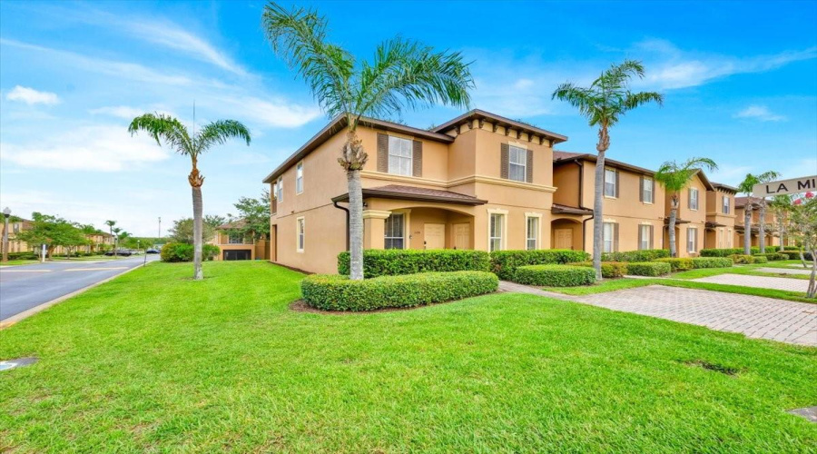 DAVENPORT, Florida 33897, 4 Bedrooms Bedrooms, ,3 BathroomsBathrooms,Residential,For Sale,CAMBRIA,MFRO6318979