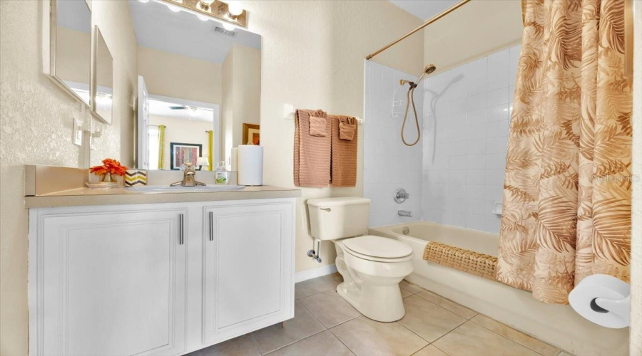 Efficiency unit en suite bath