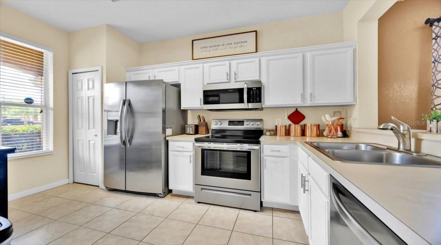 DAVENPORT, Florida 33897, 4 Bedrooms Bedrooms, ,3 BathroomsBathrooms,Residential,For Sale,CAMBRIA,MFRO6318979
