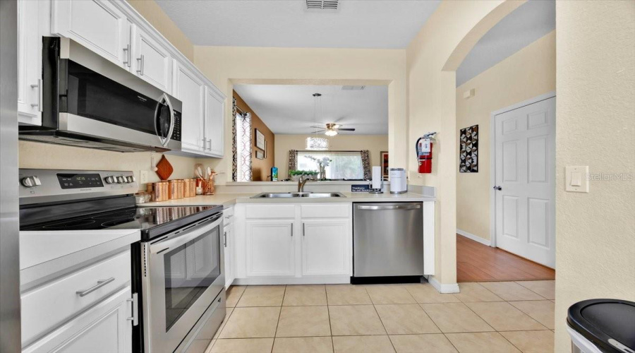 DAVENPORT, Florida 33897, 4 Bedrooms Bedrooms, ,3 BathroomsBathrooms,Residential,For Sale,CAMBRIA,MFRO6318979