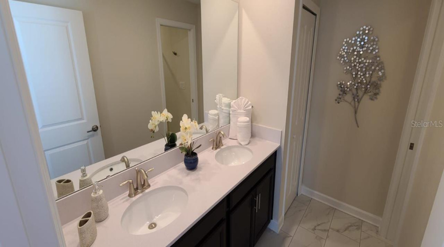 DAVENPORT, Florida 33896, 7 Bedrooms Bedrooms, ,5 BathroomsBathrooms,Residential,For Sale,CHALLENGE,0,MFRO6319610