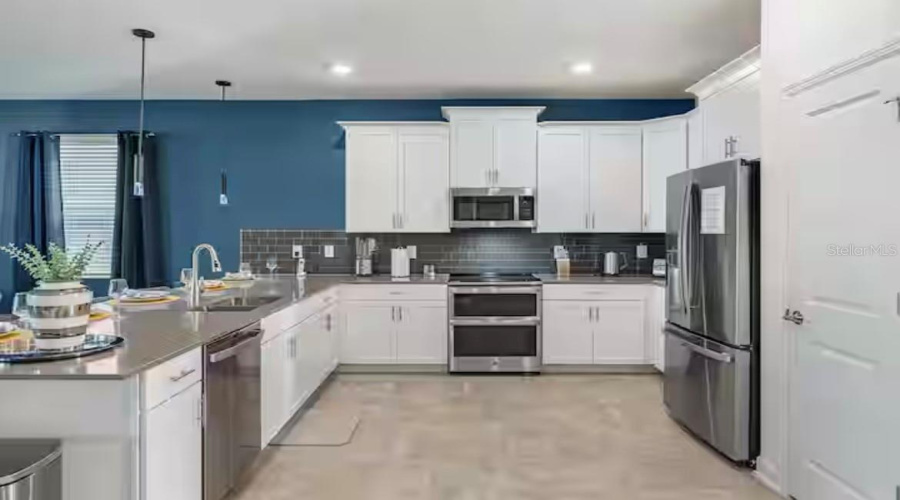 DAVENPORT, Florida 33896, 8 Bedrooms Bedrooms, ,5 BathroomsBathrooms,Residential,For Sale,SOMMERSET HILLS,MFRS5129299
