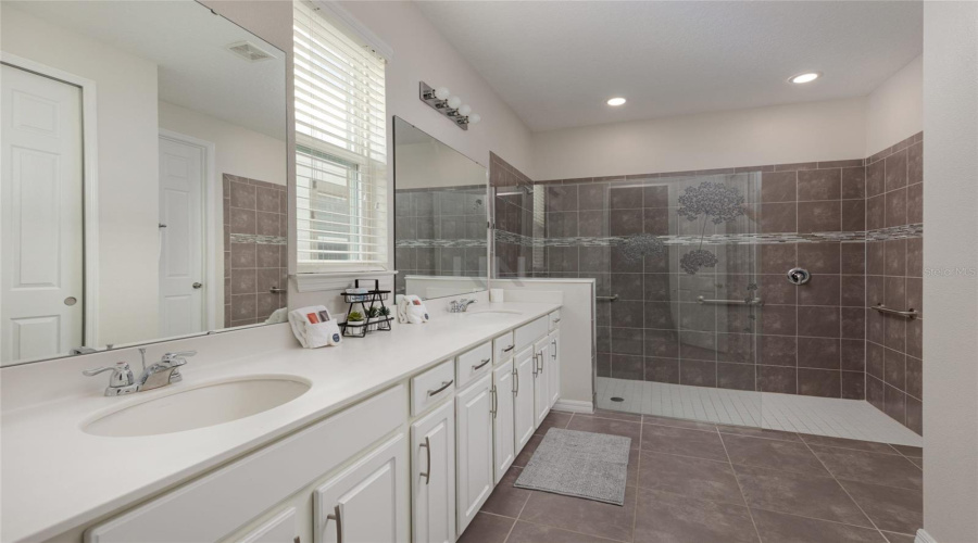 KISSIMMEE, Florida 34747, 5 Bedrooms Bedrooms, ,4 BathroomsBathrooms,Residential,For Sale,CARIBBEAN VIEW,0,MFRO6319663