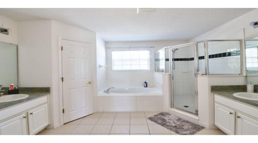 DAVENPORT, Florida 33897, 5 Bedrooms Bedrooms, ,4 BathroomsBathrooms,Residential,For Sale,BRIDGEWATER,0,MFRO6319825