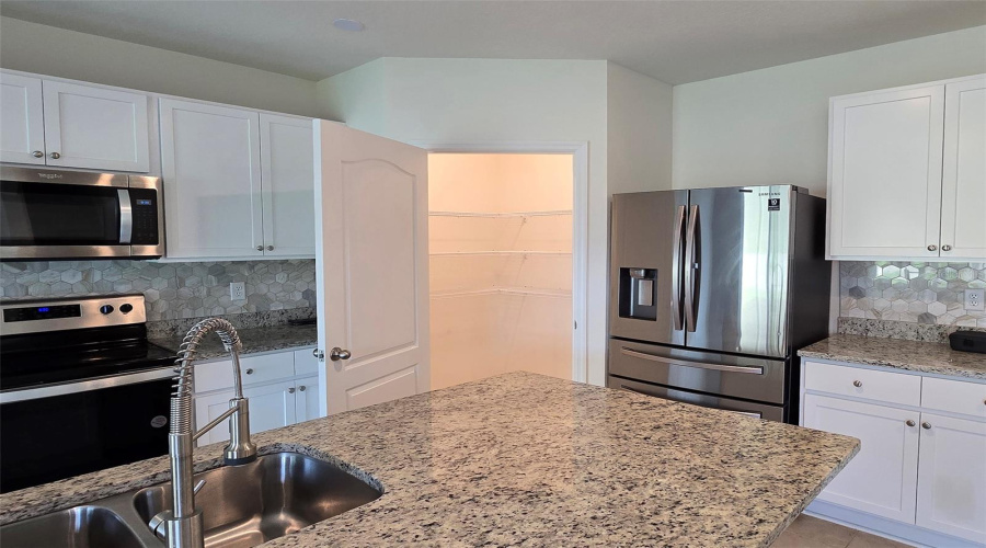 DAVENPORT, Florida 33837, 5 Bedrooms Bedrooms, ,3 BathroomsBathrooms,Residential,For Sale,NUMA FALLS,0,MFRS5128944