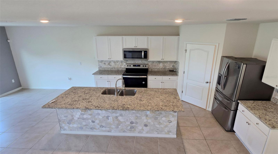 DAVENPORT, Florida 33837, 5 Bedrooms Bedrooms, ,3 BathroomsBathrooms,Residential,For Sale,NUMA FALLS,0,MFRS5128944