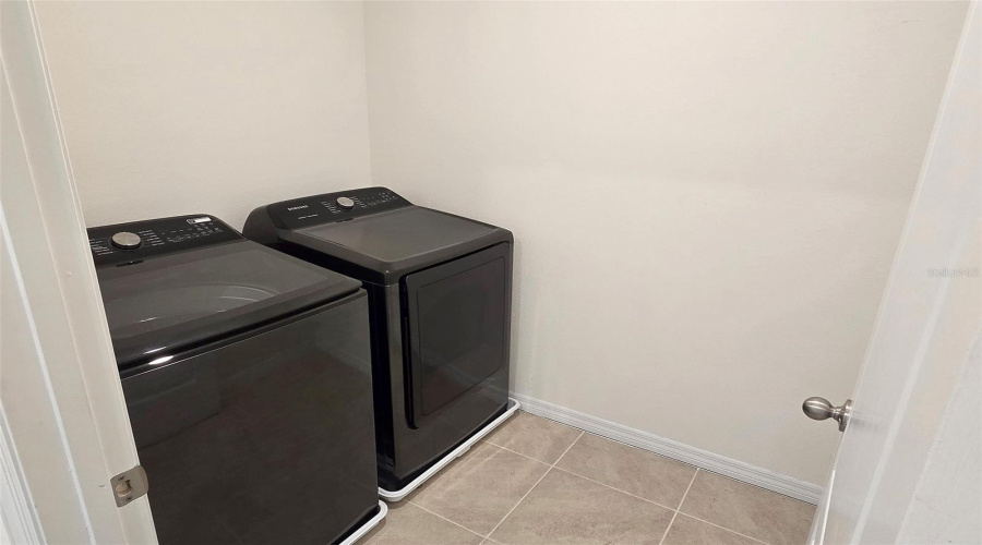DAVENPORT, Florida 33837, 5 Bedrooms Bedrooms, ,3 BathroomsBathrooms,Residential,For Sale,NUMA FALLS,0,MFRS5128944