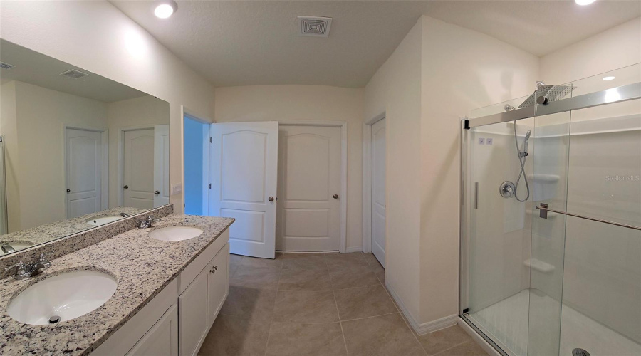 DAVENPORT, Florida 33837, 5 Bedrooms Bedrooms, ,3 BathroomsBathrooms,Residential,For Sale,NUMA FALLS,0,MFRS5128944