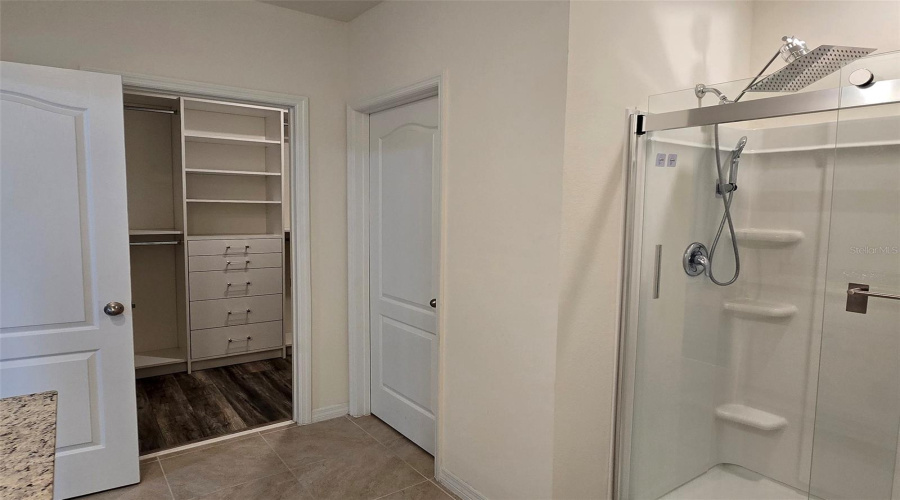 DAVENPORT, Florida 33837, 5 Bedrooms Bedrooms, ,3 BathroomsBathrooms,Residential,For Sale,NUMA FALLS,0,MFRS5128944