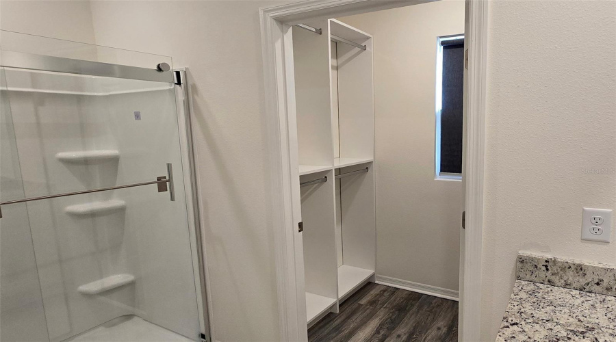 DAVENPORT, Florida 33837, 5 Bedrooms Bedrooms, ,3 BathroomsBathrooms,Residential,For Sale,NUMA FALLS,0,MFRS5128944