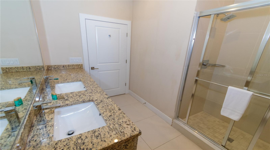 KISSIMMEE, Florida 34747, 4 Bedrooms Bedrooms, ,4 BathroomsBathrooms,Residential,For Sale,RECIFE,0,MFRS5129226