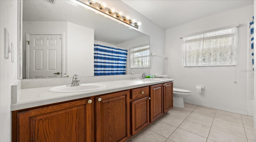 KISSIMMEE, Florida 34746, 5 Bedrooms Bedrooms, ,4 BathroomsBathrooms,Residential,For Sale,CHAPALA,0,MFRO6319320