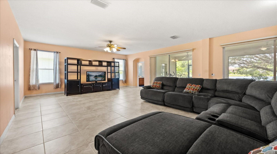 KISSIMMEE, Florida 34746, 5 Bedrooms Bedrooms, ,4 BathroomsBathrooms,Residential,For Sale,CHAPALA,0,MFRO6319320