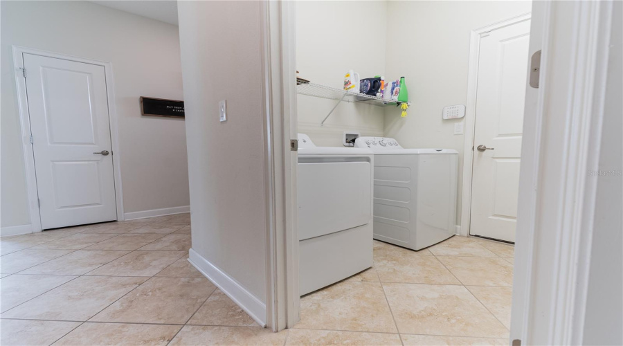 DAVENPORT, Florida 33837, 4 Bedrooms Bedrooms, ,3 BathroomsBathrooms,Residential,For Sale,CORTLAND,0,MFRS5129298