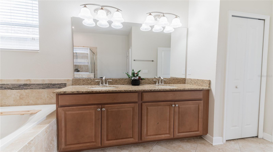 DAVENPORT, Florida 33837, 4 Bedrooms Bedrooms, ,3 BathroomsBathrooms,Residential,For Sale,CORTLAND,0,MFRS5129298