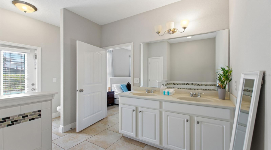 DAVENPORT, Florida 33837, 5 Bedrooms Bedrooms, ,4 BathroomsBathrooms,Residential,For Sale,OAKBOURNE,0,MFRO6320066
