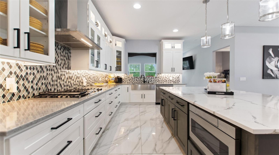 DAVENPORT, Florida 33897, 6 Bedrooms Bedrooms, ,4 BathroomsBathrooms,Residential,For Sale,HIDDEN PALMS,0,MFRG5098573