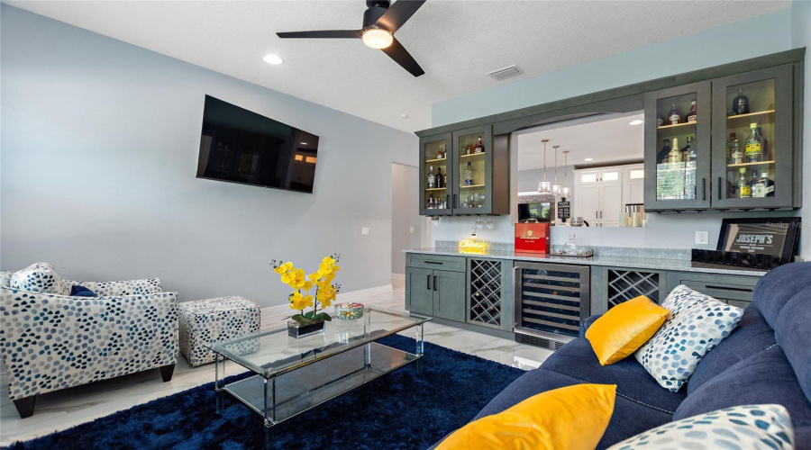 DAVENPORT, Florida 33897, 6 Bedrooms Bedrooms, ,4 BathroomsBathrooms,Residential,For Sale,HIDDEN PALMS,0,MFRG5098573