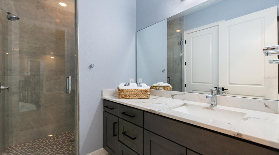 DAVENPORT, Florida 33897, 6 Bedrooms Bedrooms, ,4 BathroomsBathrooms,Residential,For Sale,HIDDEN PALMS,0,MFRG5098573
