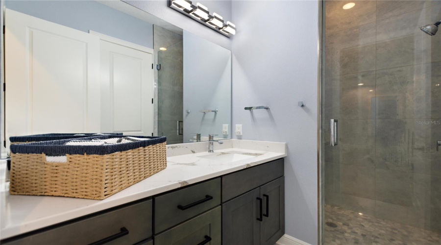DAVENPORT, Florida 33897, 6 Bedrooms Bedrooms, ,4 BathroomsBathrooms,Residential,For Sale,HIDDEN PALMS,0,MFRG5098573