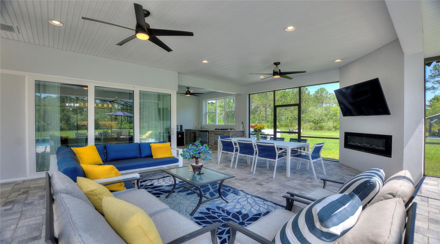 DAVENPORT, Florida 33897, 6 Bedrooms Bedrooms, ,4 BathroomsBathrooms,Residential,For Sale,HIDDEN PALMS,0,MFRG5098573