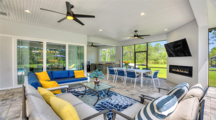 DAVENPORT, Florida 33897, 6 Bedrooms Bedrooms, ,4 BathroomsBathrooms,Residential,For Sale,HIDDEN PALMS,0,MFRG5098573